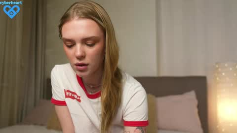 Snapshot of cyberheart_ chatting on February 7, 5:18 pm EMILY online show from February 7, 5:18 pm