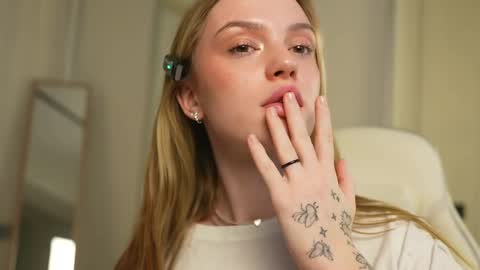 Snapshot of cyberheart_ chatting on February 27, 4:53 pm EMILY online show from February 27, 4:53 pm