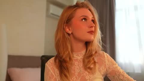 Snapshot of cyberheart_ chatting on September 28, 1:16 pm EMILY online show from September 28, 1:16 pm