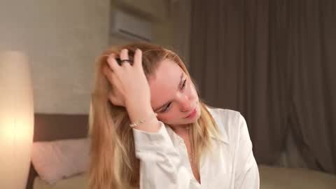 Snapshot of cyberheart_ chatting on October 10, 5:34 pm EMILY online show from October 10, 5:34 pm