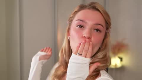 Snapshot of cyberheart_ chatting on November 8, 3:45 pm EMILY online show from November 8, 3:45 pm