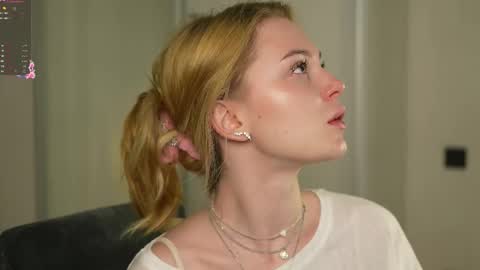 Snapshot of cyberheart_ chatting on November 14, 2:49 pm EMILY online show from November 14, 2:49 pm