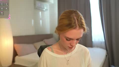 Snapshot of cyberheart_ chatting on November 19, 11:10 am EMILY online show from November 19, 11:10 am