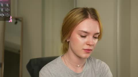 Snapshot of cyberheart_ chatting on November 22, 4:50 pm EMILY online show from November 22, 4:50 pm