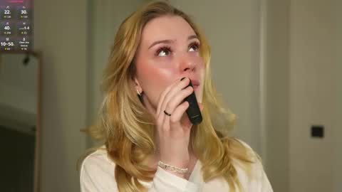 Snapshot of cyberheart_ chatting on November 28, 4:53 pm EMILY online show from November 28, 4:53 pm