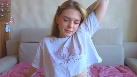 Snapshot of cyberheart_ chatting on December 15, 9:13 am EMILY online show from December 15, 9:13 am