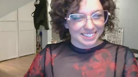 cyborgdyke online show from December 5, 12:41 am