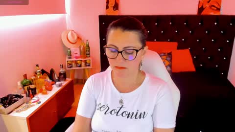 Mia  online show from January 31, 6:03 pm