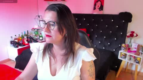 Mia  online show from February 7, 12:28 pm