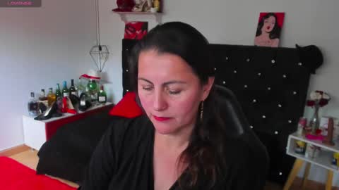 Mia  online show from February 12, 7:45 pm