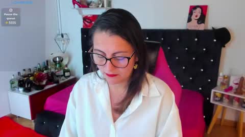 Mia  online show from March 1, 11:28 am