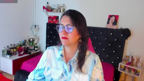 Mia  online show from March 2, 11:18 am