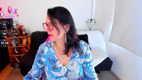 Mia  online show from November 2, 1:02 pm