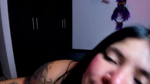 Ailyn  online show from December 22, 5:12 am