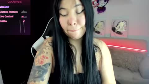 Ailyn  online show from October 11, 1:05 am