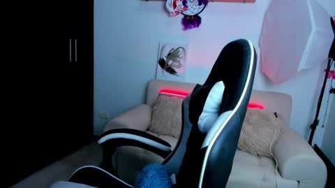 Ailyn  online show from November 28, 2:14 am