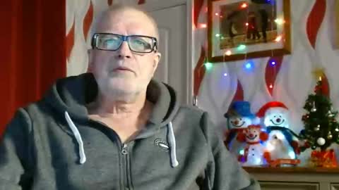 Snapshot of daddiescockforyou chatting on December 17, 9:05 pm Brian ... online show from December 17, 9:05 pm