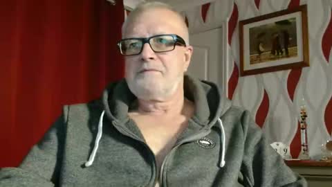 Snapshot of daddiescockforyou chatting on October 29, 9:05 pm Brian ... online show from October 29, 9:05 pm