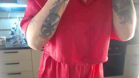 Snapshot of daddy_moongirl chatting on December 18, 3:23 am daddy moongirl online show from December 18, 3:23 am