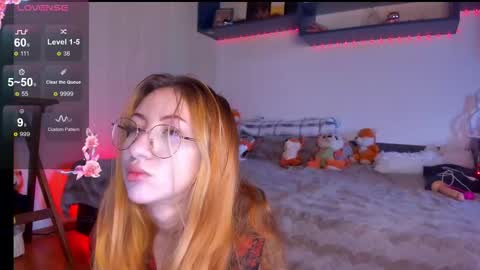 Snapshot of daddyslittleslutfox chatting on December 16, 9:25 am daddyslittleslutfox online show from December 16, 9:25 am