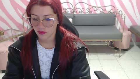 Snapshot of daffne_evans chatting on November 14, 8:07 pm daffne evans online show from November 14, 8:07 pm