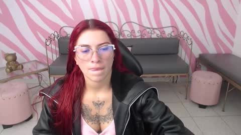 Snapshot of daffne_evans chatting on December 1, 1:27 pm daffne evans online show from December 1, 1:27 pm