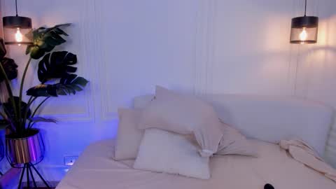 Snapshot of dafne_hillss chatting on November 9, 3:54 pm dafne_hillss online show from November 9, 3:54 pm