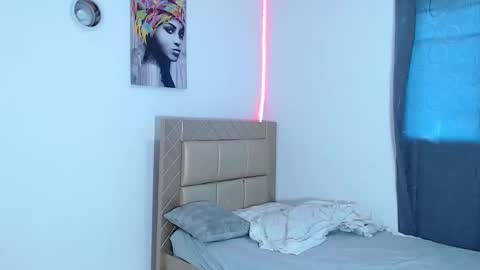 DAFNNE online show from October 31, 3:35 pm