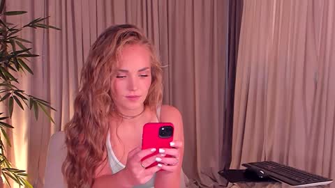 Snapshot of dahraveyne chatting on November 13, 8:57 am Deea online show from November 13, 8:57 am