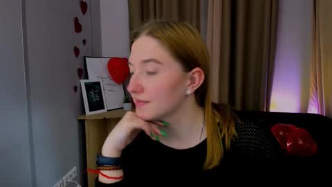 Little Di online show from February 26, 5:28 pm