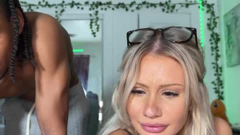 Snapshot of daisyy888 chatting on February 20, 10:48 am daisy online show from February 20, 10:48 am