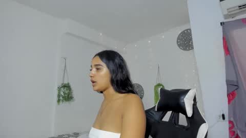 dakota_x18 online show from November 5, 8:20 pm