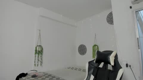 dakota_x18 online show from November 11, 7:58 pm