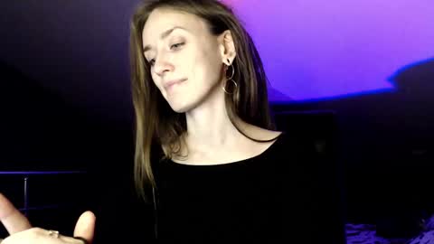 Dalia  online show from December 11, 1:17 pm