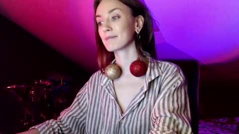 Dalia  online show from December 13, 1:44 pm