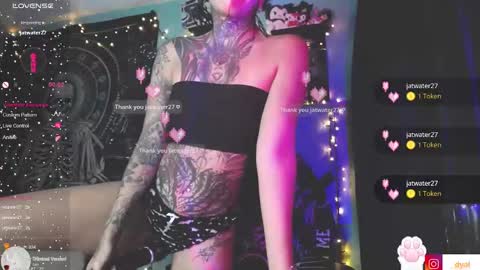 dalia_vorhees online show from December 19, 5:51 am