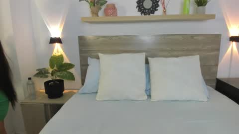 D A L I L A online show from February 19, 7:05 pm