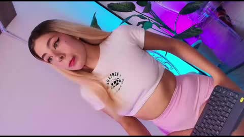 Snapshot of dalila_thoms chatting on November 5, 7:25 pm Dalila online show from November 5, 7:25 pm