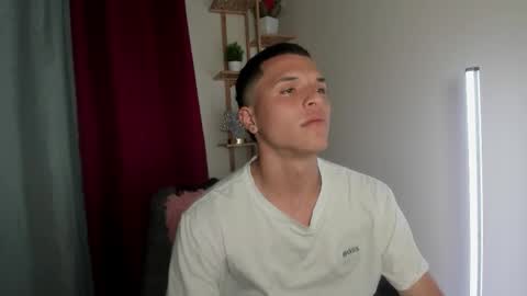 damian_vega13 online show from November 7, 10:43 pm