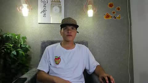 damian_vega13 online show from November 14, 7:12 pm