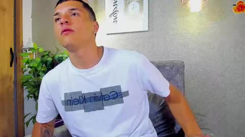 damian_vega13 online show from November 15, 6:26 pm