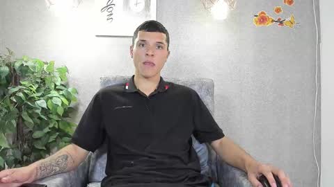 damian_vega13 online show from November 18, 5:39 pm