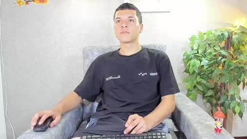 damian_vega13 online show from November 24, 6:29 pm