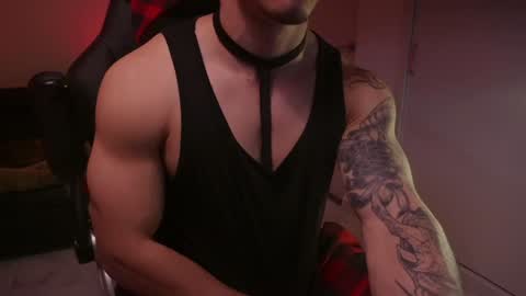 Snapshot of damianow chatting on December 15, 1:24 am insta damn8 -------- online show from December 15, 1:24 am