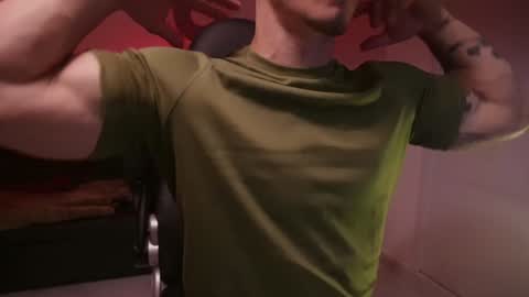 Snapshot of damianow chatting on December 17, 12:34 am insta damn8 -------- online show from December 17, 12:34 am