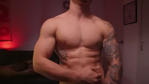 Snapshot of damianow chatting on December 24, 1:06 am insta damn8 -------- online show from December 24, 1:06 am