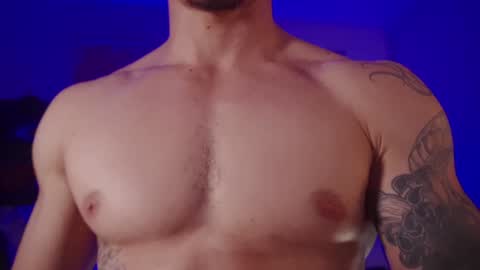 Snapshot of damianow chatting on January 12, 1:42 am insta damn8 -------- online show from January 12, 1:42 am