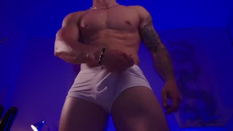 Snapshot of damianow chatting on January 19, 3:39 am insta damn8 -------- online show from January 19, 3:39 am