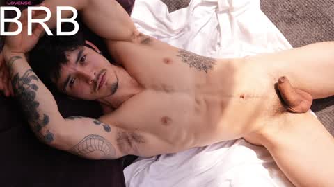 Snapshot of damianow chatting on January 25, 2:58 am insta damn8 -------- online show from January 25, 2:58 am