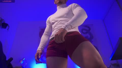 Snapshot of damianow chatting on February 5, 11:28 pm insta damn8 -------- online show from February 5, 11:28 pm